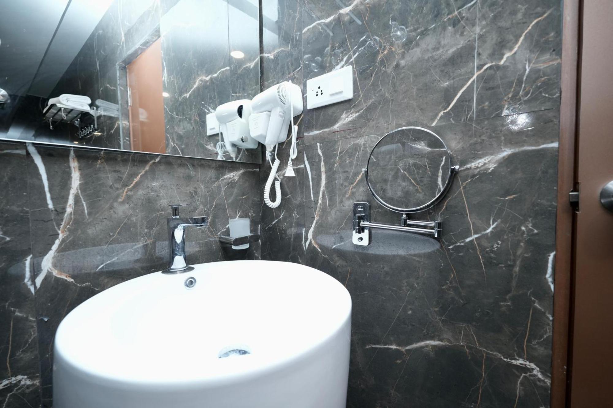 Le Royale Palace Karaikal Ngoại thất bức ảnh