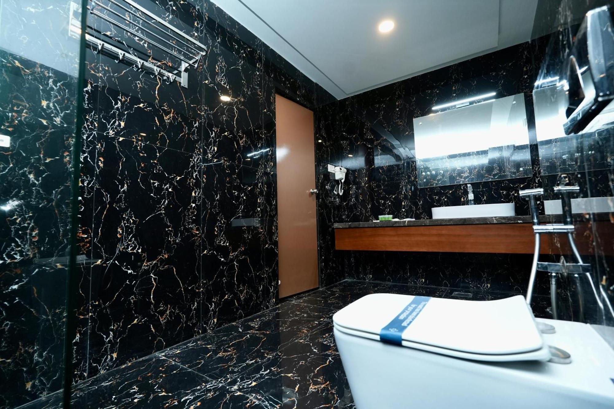 Le Royale Palace Karaikal Ngoại thất bức ảnh