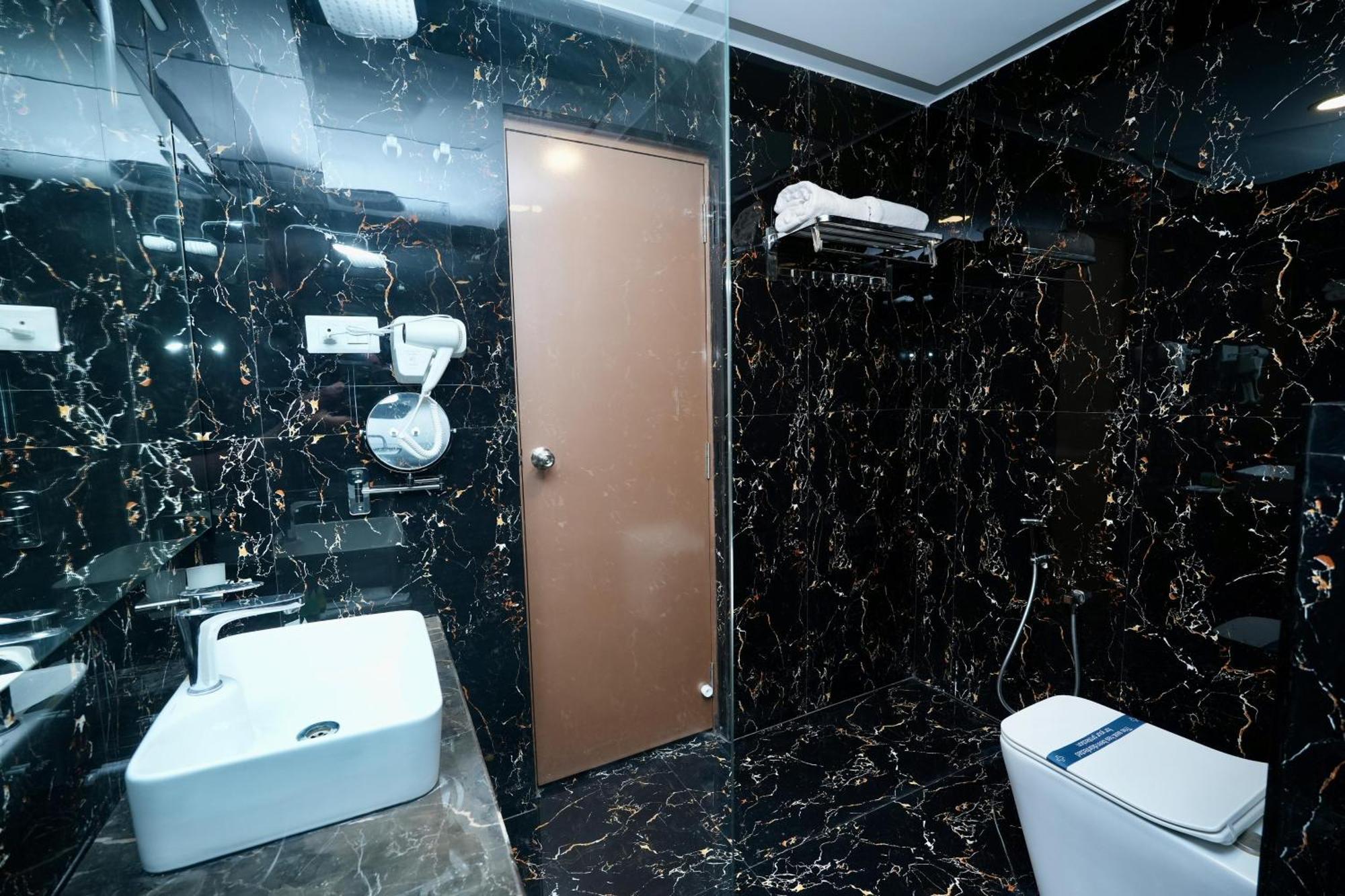 Le Royale Palace Karaikal Ngoại thất bức ảnh