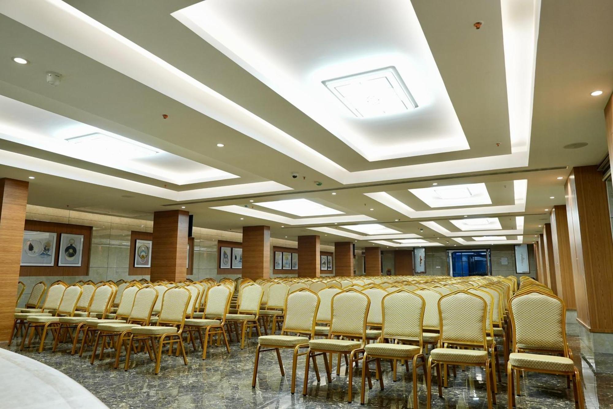 Le Royale Palace Karaikal Ngoại thất bức ảnh