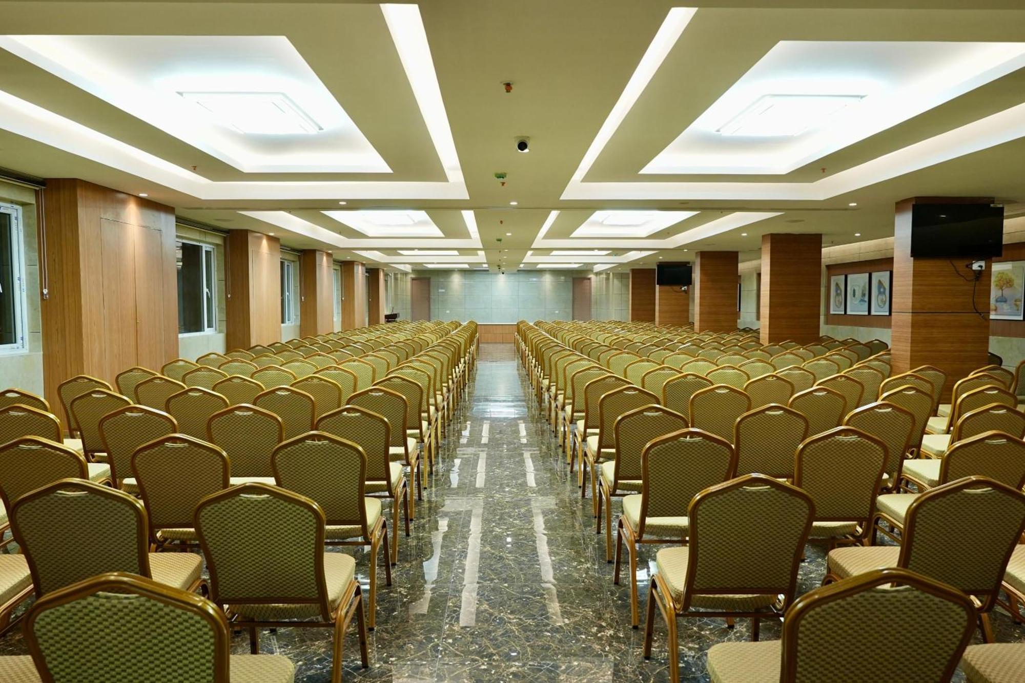 Le Royale Palace Karaikal Ngoại thất bức ảnh