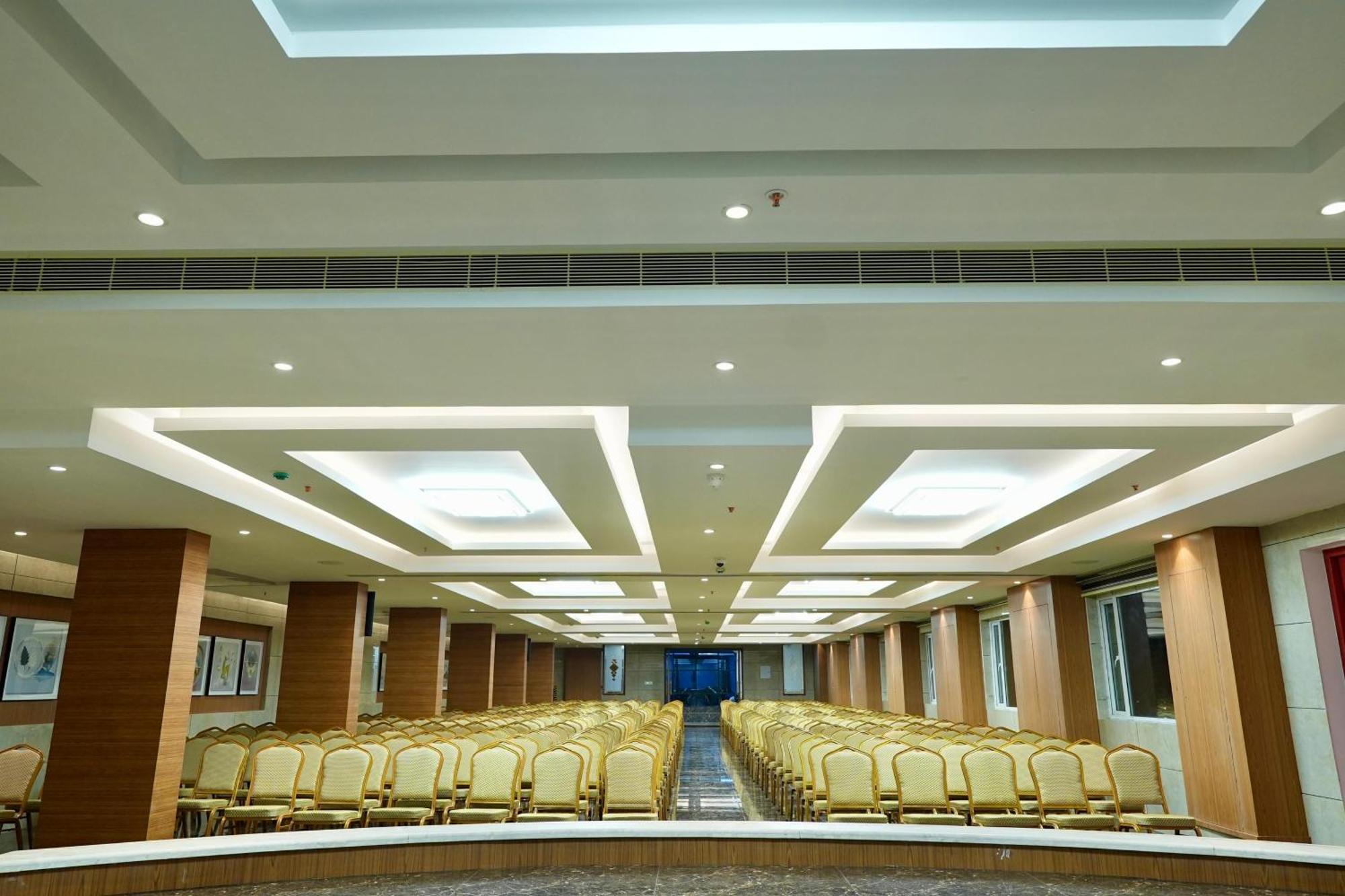 Le Royale Palace Karaikal Ngoại thất bức ảnh
