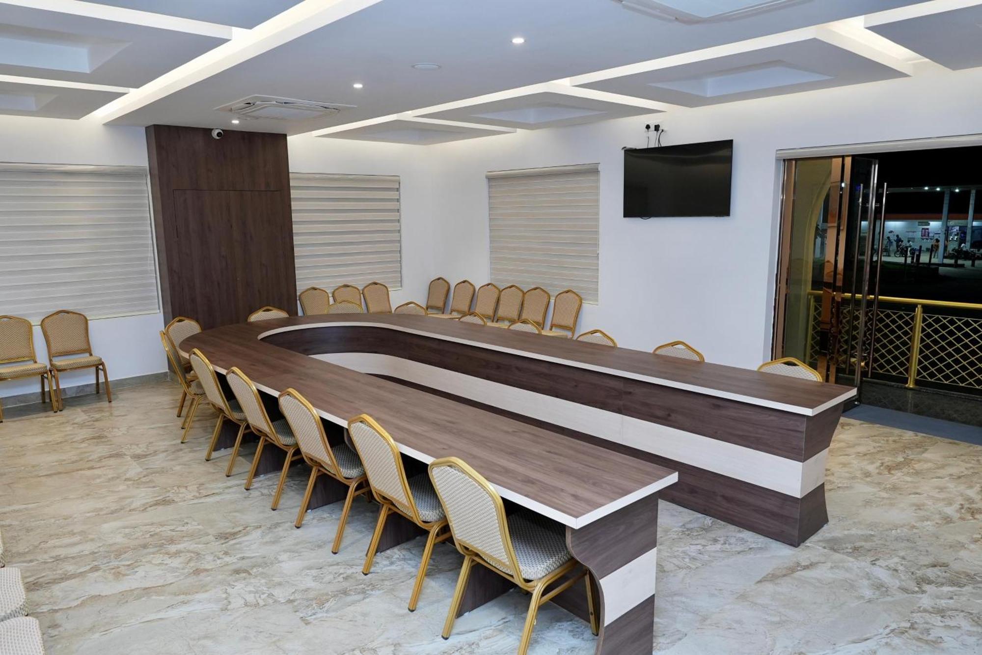 Le Royale Palace Karaikal Ngoại thất bức ảnh