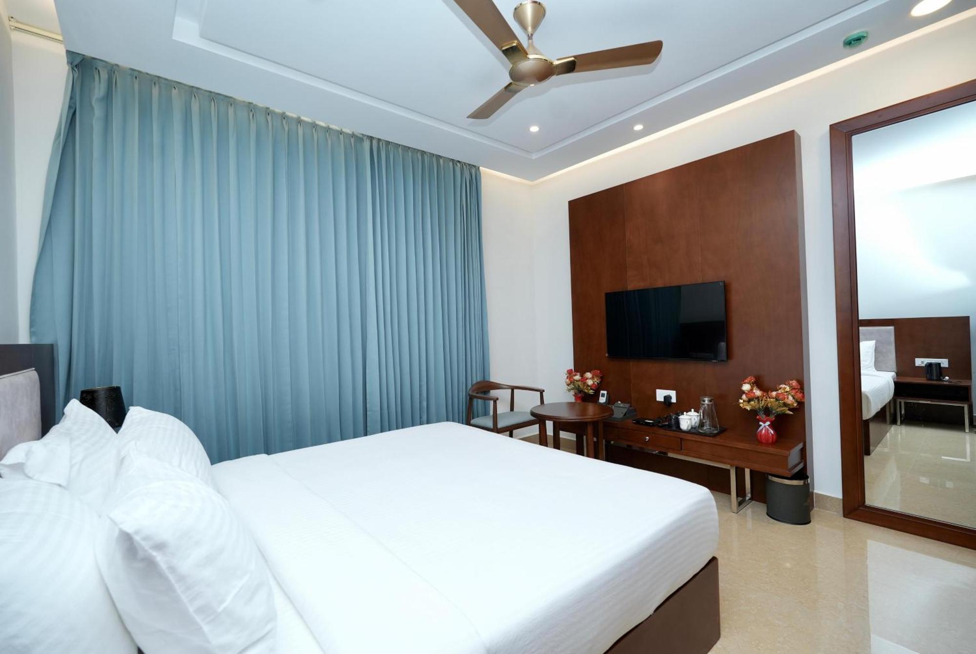 Le Royale Palace Karaikal Ngoại thất bức ảnh