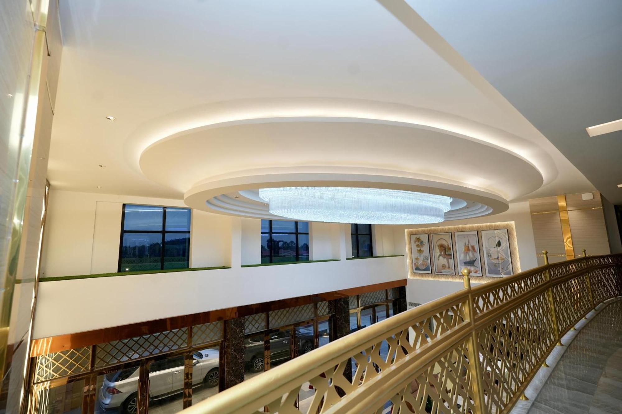 Le Royale Palace Karaikal Ngoại thất bức ảnh