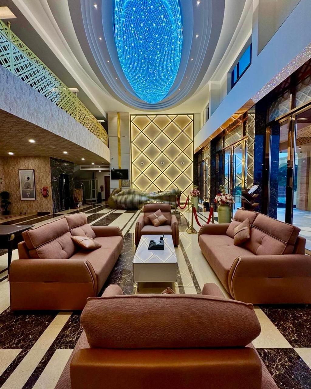 Le Royale Palace Karaikal Ngoại thất bức ảnh